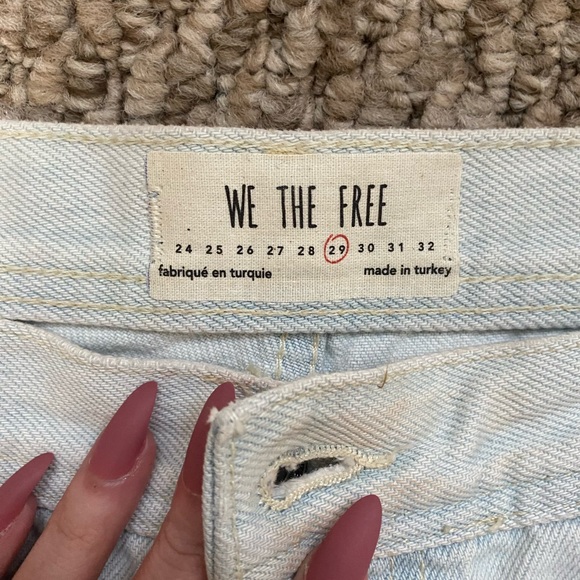 Free People. Cropped. Destroyed Jeans. Size 29. Worn Just Once! - Picture 4 of 4